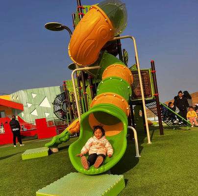 Rotatievormen Outdoor amusement faciliteiten Plastic kinder plastic glijbaan